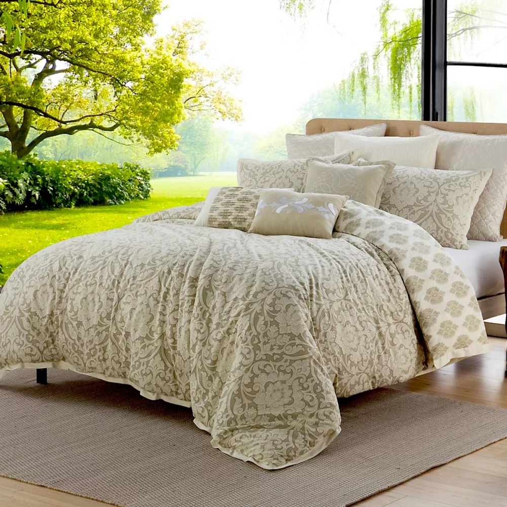Ellen Tracy Chandler Duvet Cover Set (NEW)